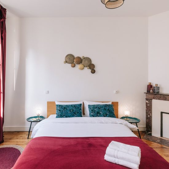 grand-lit-2-personnes-LIK-APPARTS-RENNES-GARE-CENTRE-VILLE